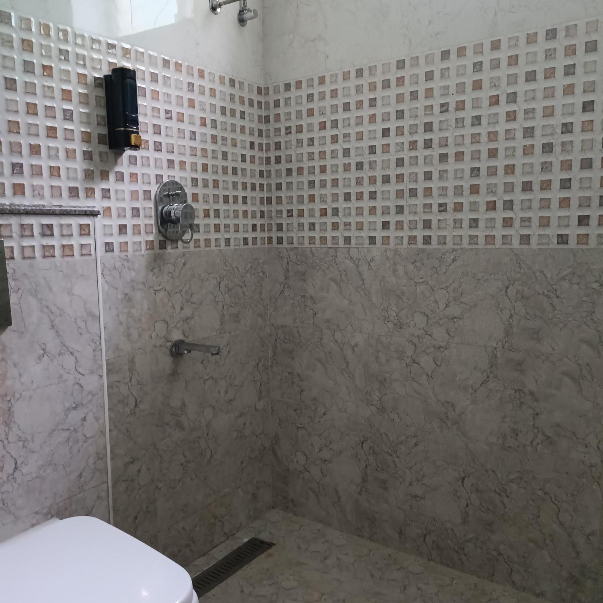Sukrithi Premium Serviced Apartment - F2 Chennai Exterior foto