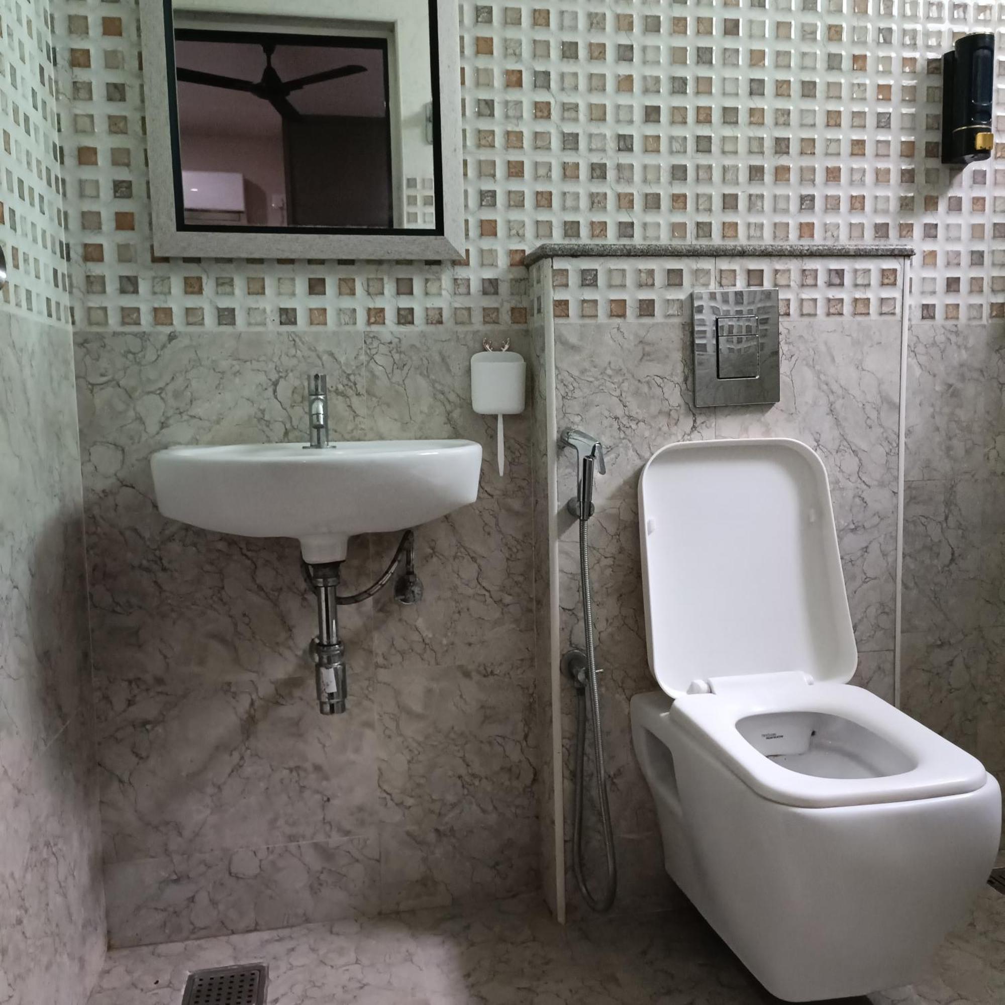 Sukrithi Premium Serviced Apartment - F2 Chennai Exterior foto